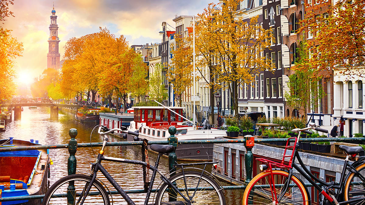 How Your Customers Can Take Advantage of Shoulder Seasons for the Vacation of Their Dreams