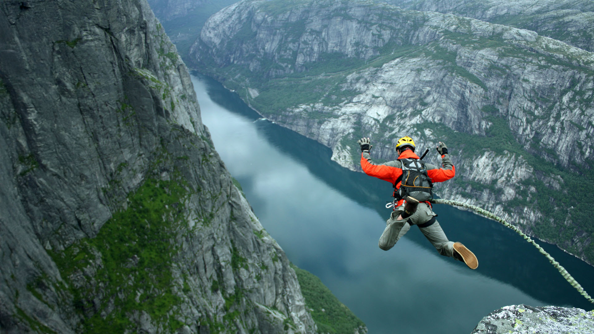 Bungee Jumping Travel Insurance Coverage by SOVENTURE